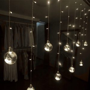KULE-WISZACE-LAMPKI-CHOINKOWE-KURTYNA-LED-SOPLE-Kolor-lampek-bialy